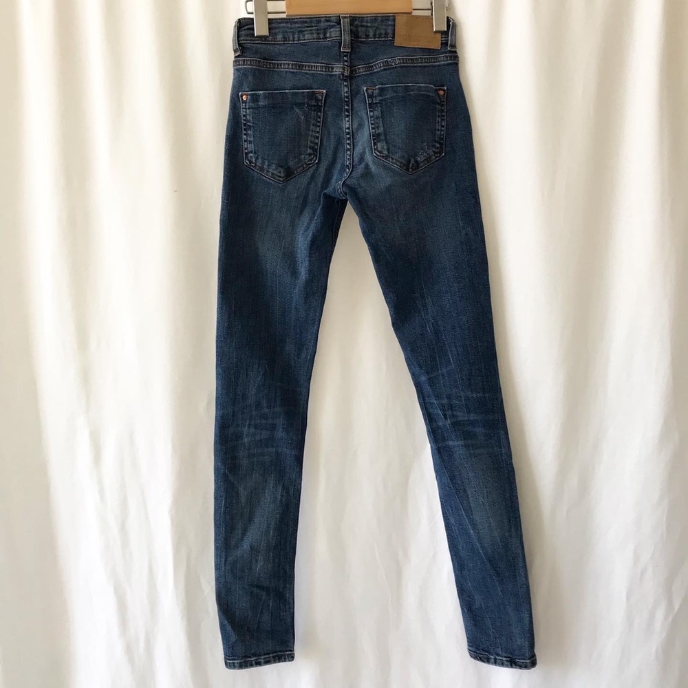 Zara distressed medium wash skinny jeans  Size 2 - Picture 6 of 9